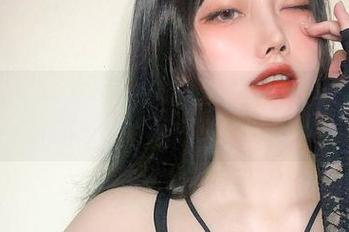 Choi Ji Yun最新校园套图：在图书馆和操场之间，谁在偷偷吸引我的目光？